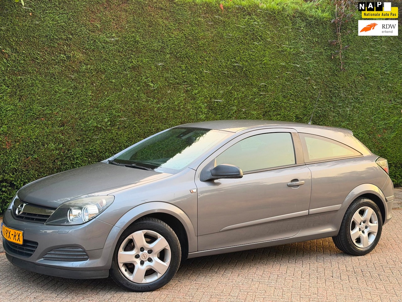 Opel Astra GTC - 1.6 AIRCO KOUD/CRUISE/LAGE KM/RIJDT GOED/NAP! - AutoWereld.nl