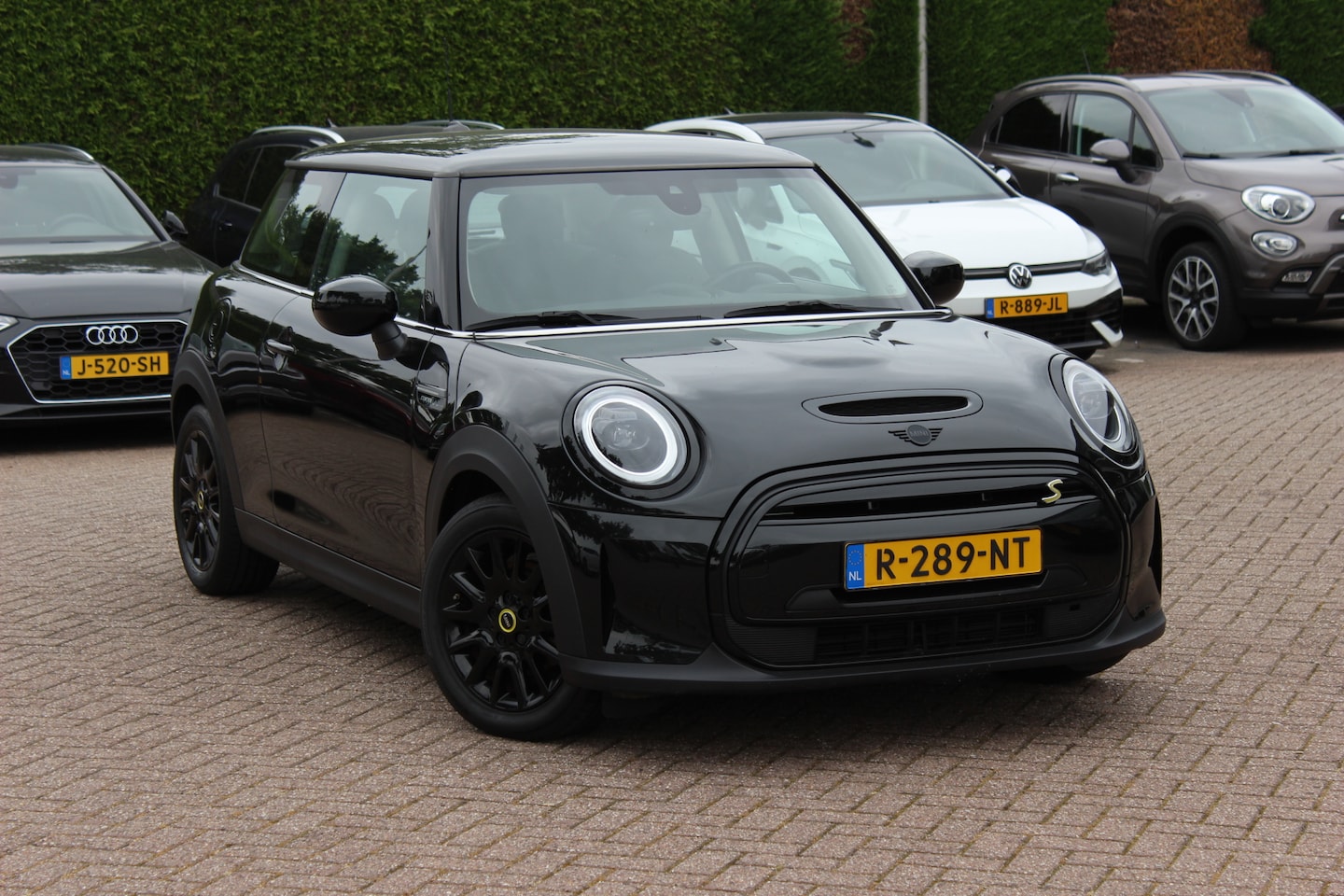MINI Electric - Mini Camden Edition 33 kWh / SoH 95,2% / CarPlay / Half Leder / Parkeerhulp achter / 16'' - AutoWereld.nl