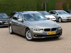 BMW 3-serie - 320i Corporate Lease High Executive / Trekhaak / Schuifdak / Leder / Navigatie / Parkeerhu