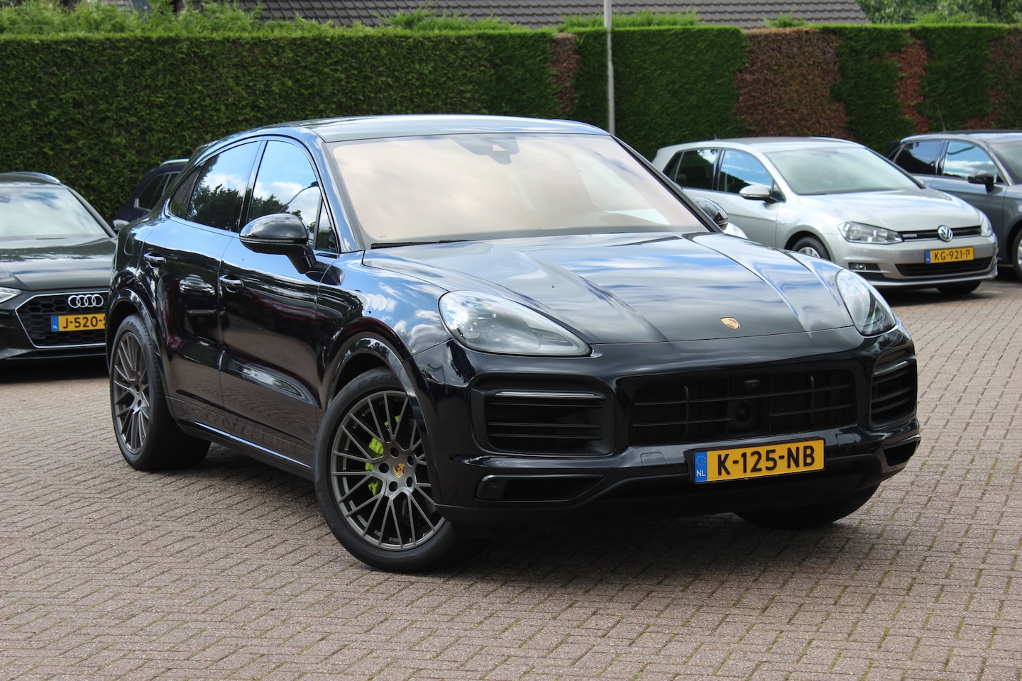 Porsche Cayenne Coupé - 3.0 E-Hybrid / Trekhaak / Panoramadak / 360Camera / Head-up / Burmester / Softclose / Keyl - AutoWereld.nl
