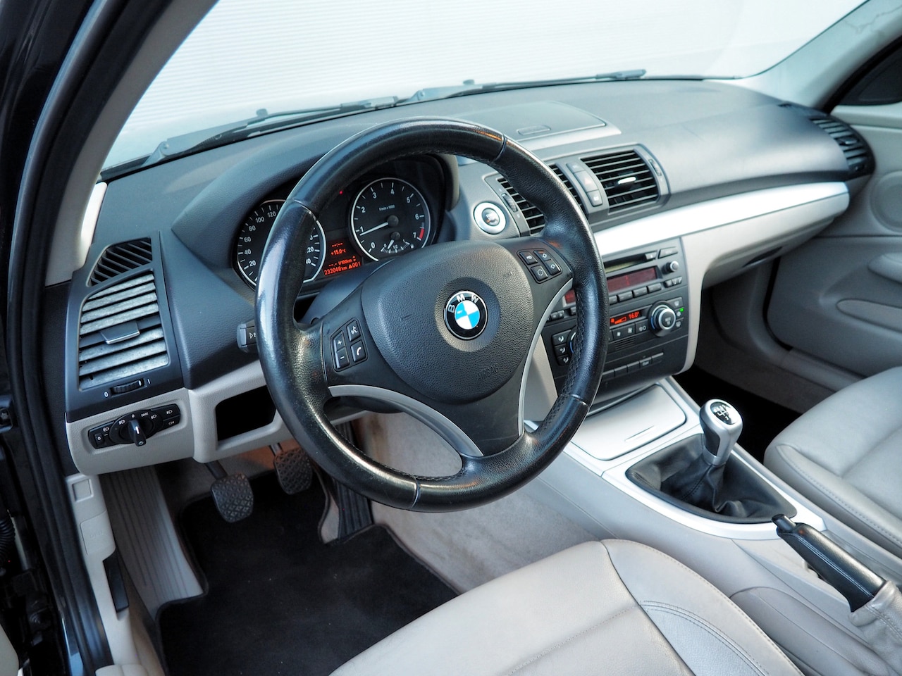 BMW 1-serie - 118i Executive SCHUIFDAK CLIMA CRUISE PARKEER S.