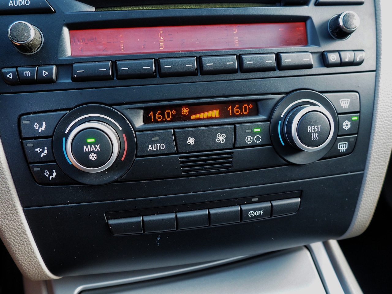 BMW 1-serie - 118i Executive SCHUIFDAK CLIMA CRUISE PARKEER S.