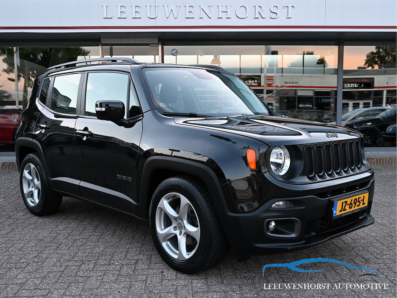 Jeep Renegade - 1.4 MultiAir Longitude 1.4 MultiAir Longitude, AUTOmaat, stuur-stoelverw., navi, cruise, airco, keyless, NL. dea - AutoWereld.nl