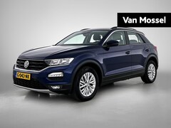 Volkswagen T-Roc - 1.5 TSI Style | ACHTERUITRIJCAMERA | TREKHAAK | NAVIGATIE | APPLE CARPLAY / ANDROID AUTO |