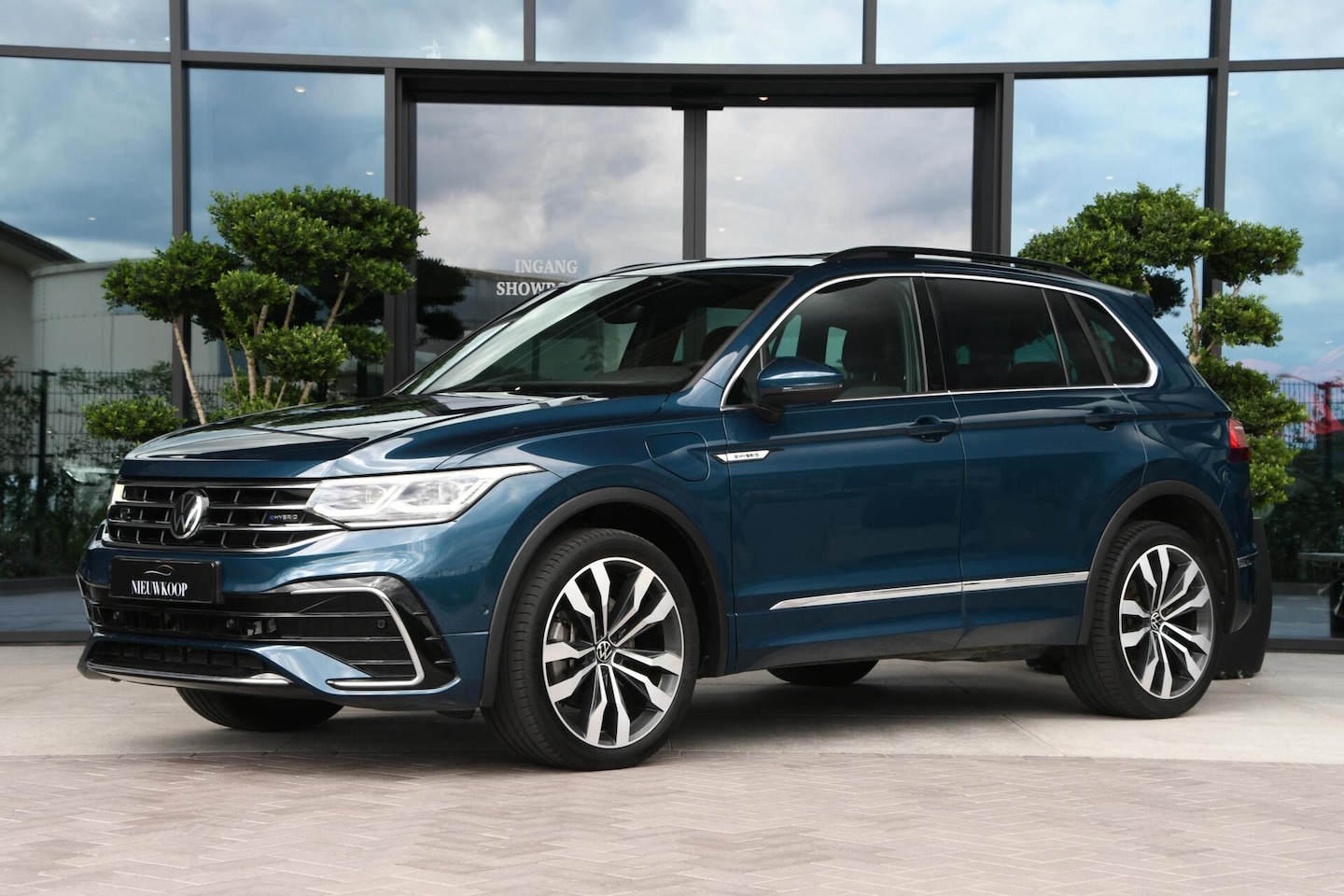 Volkswagen Tiguan - 1.4 TSI eHybrid R-Line Business+ PANO | TREKHAAK - AutoWereld.nl