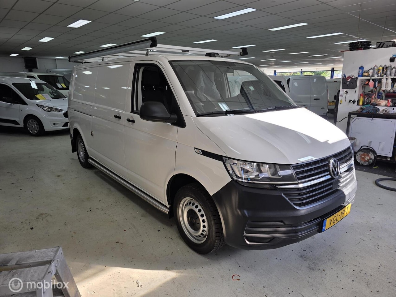 Volkswagen Transporter - 2.0 TDI L2H1 Airco Imperiaal Kasten - AutoWereld.nl