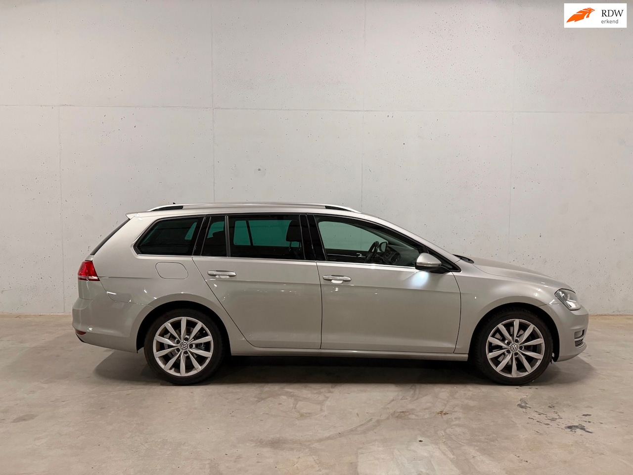 Volkswagen Golf Variant - 2.0 TDI Highline Navi Camera Cruise Trekhaak Clima - AutoWereld.nl