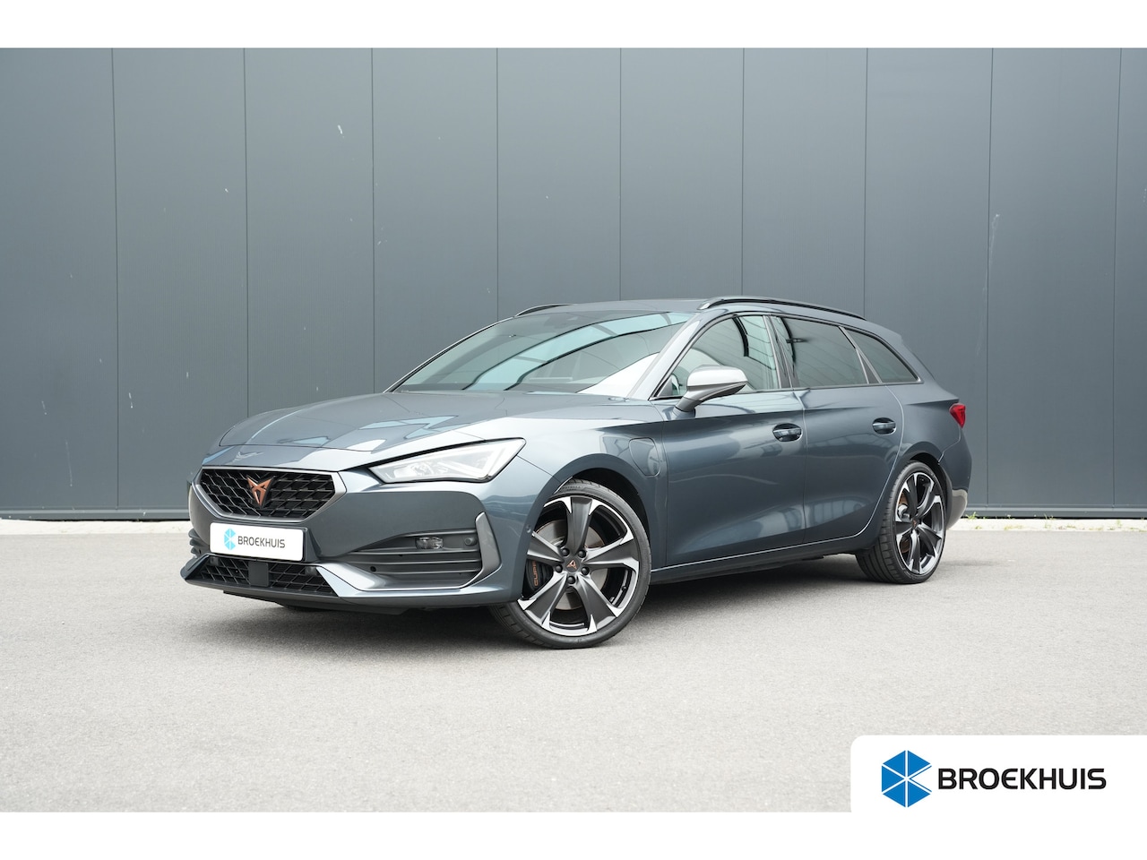 CUPRA Leon Sportstourer - 1.4 e-Hybrid 245pk VZ Performance | Panoramadak | Camera | Stuur & Stoelverwarming | Bestu - AutoWereld.nl