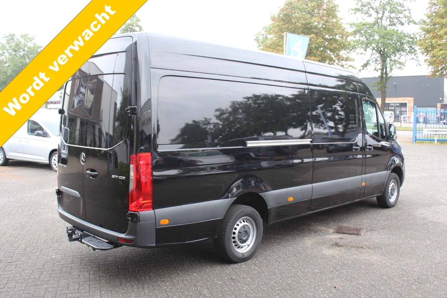 Mercedes-Benz Sprinter - 317 CDI L3H2 RWD 3500kg trekhaak, LED, MBUX met camera en Parkeerpakket, Etc. - AutoWereld.nl