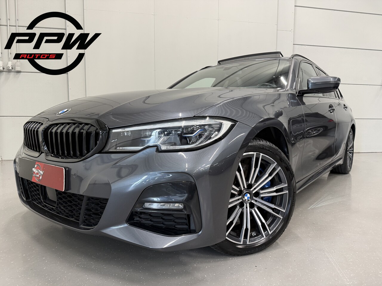 BMW 3-serie Touring - 330e M-Sport PANO/LASER/HEAD-UP/CAMERA/ACC/SFEER/M-SPORTSTOELEN/KEYLESS/18"/CARPLAY/DONKER - AutoWereld.nl