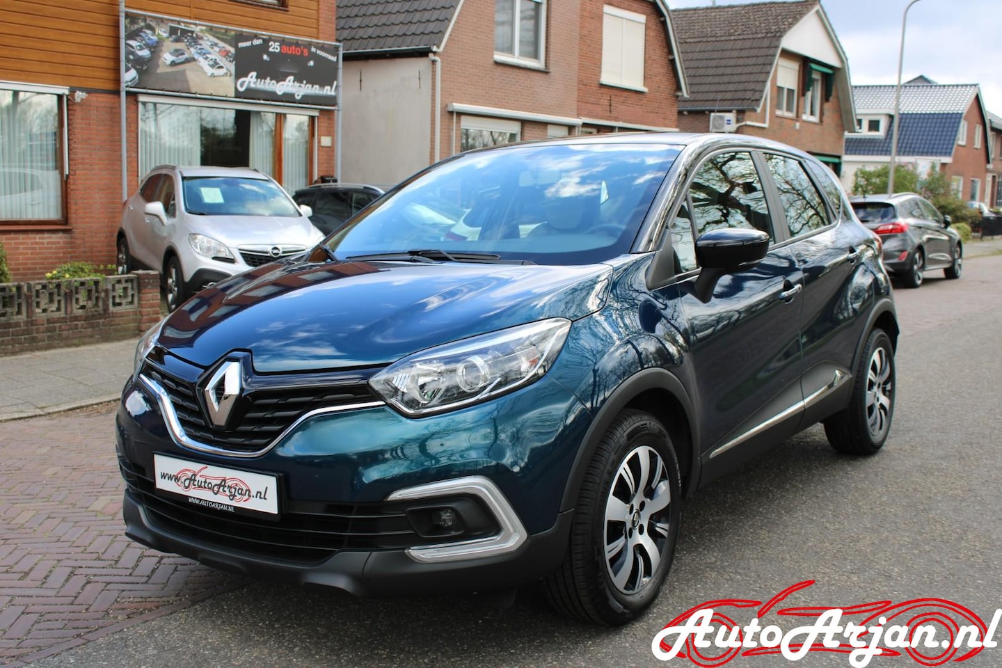 Renault Captur - 0.9 TCe Limited Bluetooth, Trekhaak, Garantie! - AutoWereld.nl