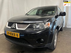 Mitsubishi Outlander - 2.4 Intro Edition 2WD SCHADEAUTO