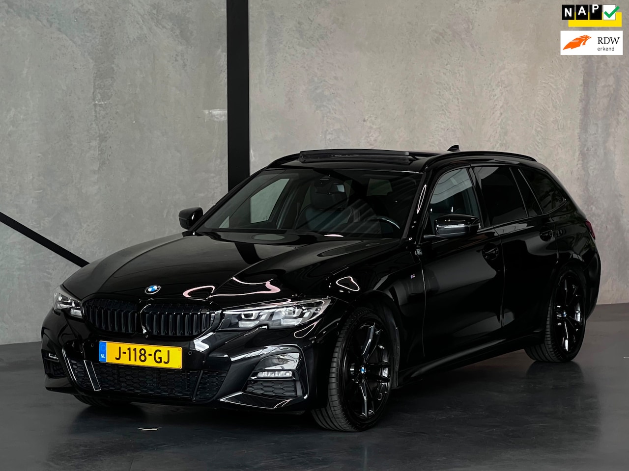 BMW 3-serie Touring - 318i M Sport 318i M-sport, Pano, Harman Kardon, 19"LM - AutoWereld.nl