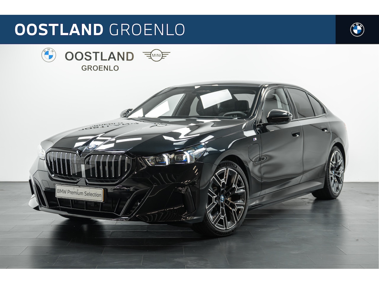 BMW 5-serie - 530e M Sport Automaat / Panoramadak / Driving Assistant Professional / Keyless Entry / Ad - AutoWereld.nl