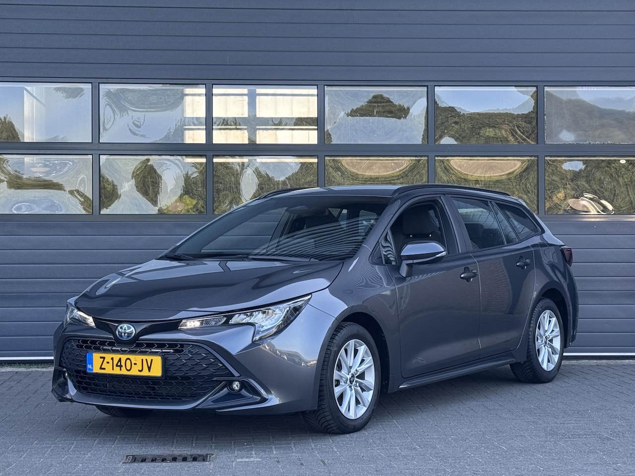Toyota Corolla Touring Sports - HYBRID 140 ACTIVE I P-CAMERA I APPLE CARPLAY I ANDROID AUTO I NAVIGATIE I CLIMATE CONTROL - AutoWereld.nl
