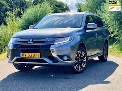 Mitsubishi Outlander - 2.0 PHEV Executive Edition / Automaat / Airco / Navi / Camera / 2 Laadkabels / Leder / CC