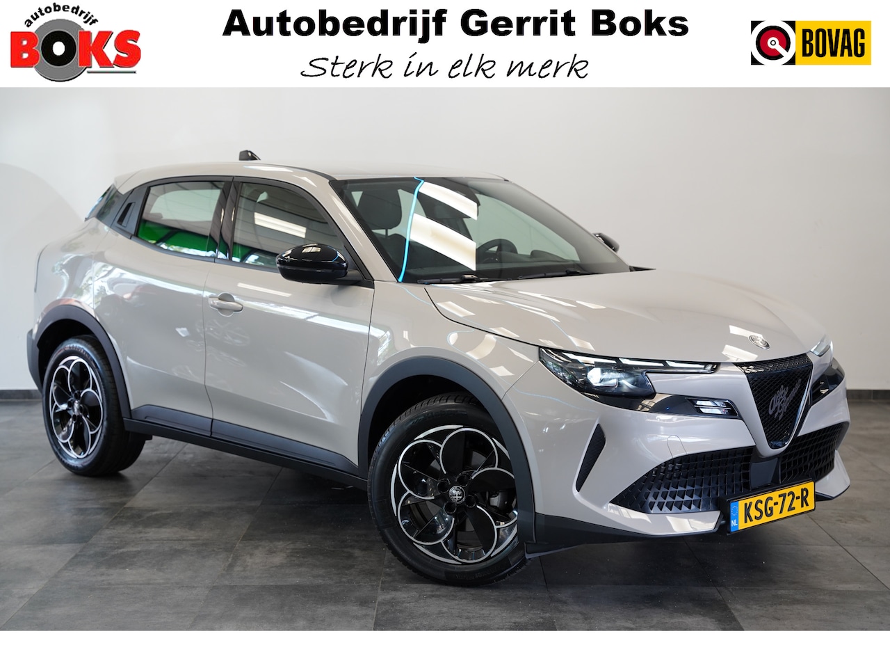 Alfa Romeo Junior - Elettrica 54 kWh PDC ACC 18" LED - AutoWereld.nl