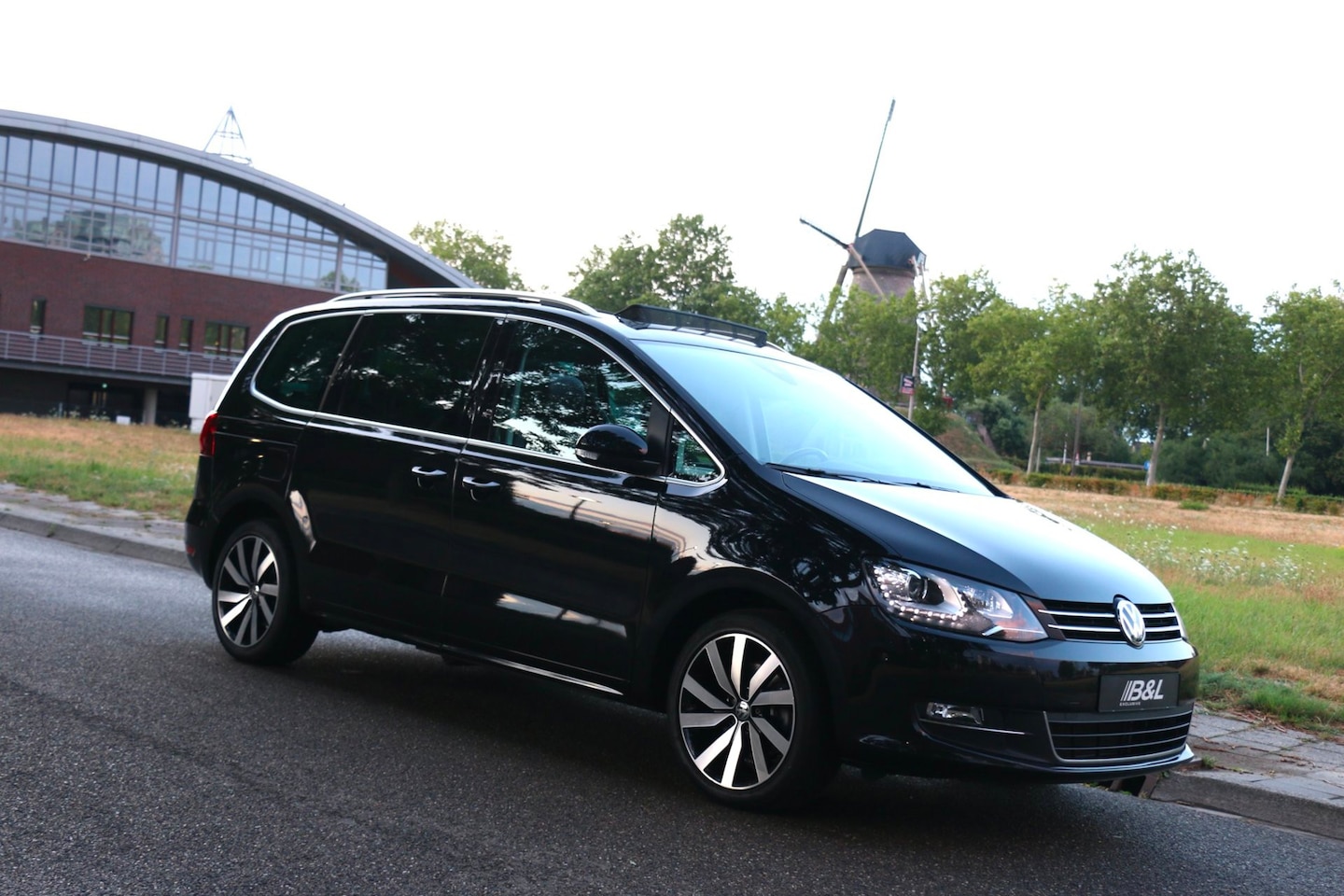 Volkswagen Sharan - 1.4 TSI Highline 7-persoons Fully Loaded alle dankbare opties 1e eigenaar Full Option Unie - AutoWereld.nl