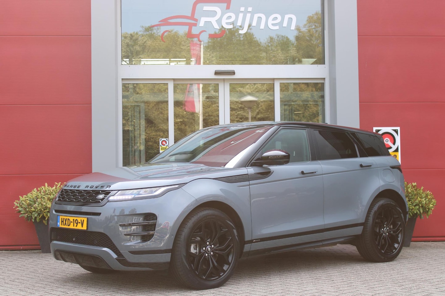 Land Rover Range Rover Evoque - 1.5 P300e AWD 309PK R-DYNAMIC SE | PANORAMADAK | ELEKTRISCH VERSTELBARE VOORSTOELEN  LEDER - AutoWereld.nl