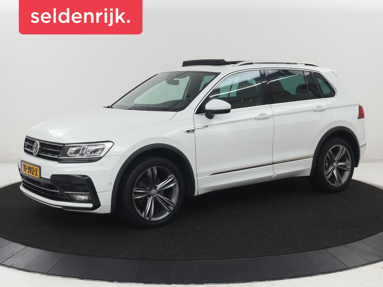 Volkswagen Tiguan - 1.4 TSI 150PK Aut. 4Motion Highline Business R | R-Line | Pano | Navi | Virtual Display | - AutoWereld.nl