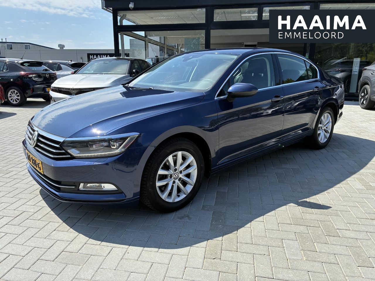 Volkswagen Passat - 1.8 TSI Business Edition R Automaat | Climate control | Achteruitrij camera | Navigatie | - AutoWereld.nl