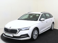 Skoda Octavia Combi - 1.4 TSI iV PHEV Business Edition | SoH 95% | Cruise control | Sfeerverlichting | Lane assi