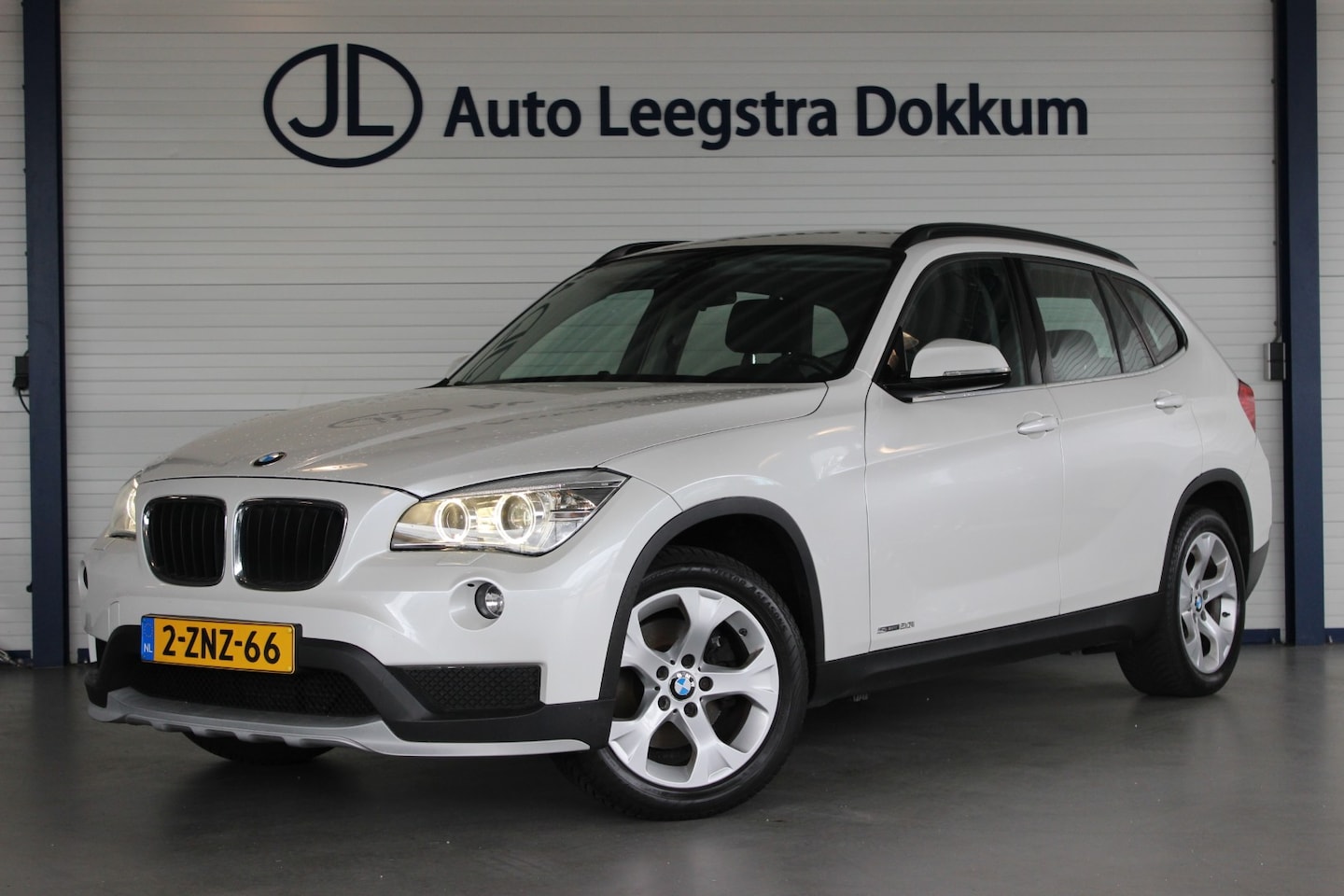 BMW X1 - sDrive20i Executive Trekhaak | Xenon | Bluetooth | Navi | Clima | Cruise | 17" LMV | PDC - AutoWereld.nl