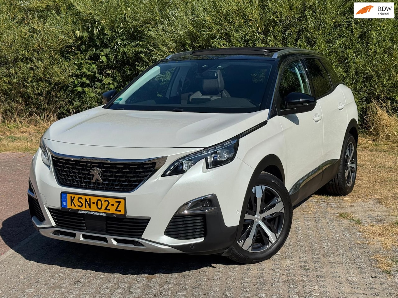 Peugeot 3008 - 1.2 PureTech Allure 1E EIG/PANO/TREKHAAK - AutoWereld.nl