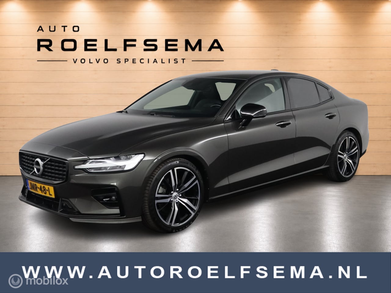 Volvo S60 - 2.0 B4 R-Design | 19" Velgen | Verwarmbaar stuurwiel en voorstoelen | Camera | Elektrische - AutoWereld.nl