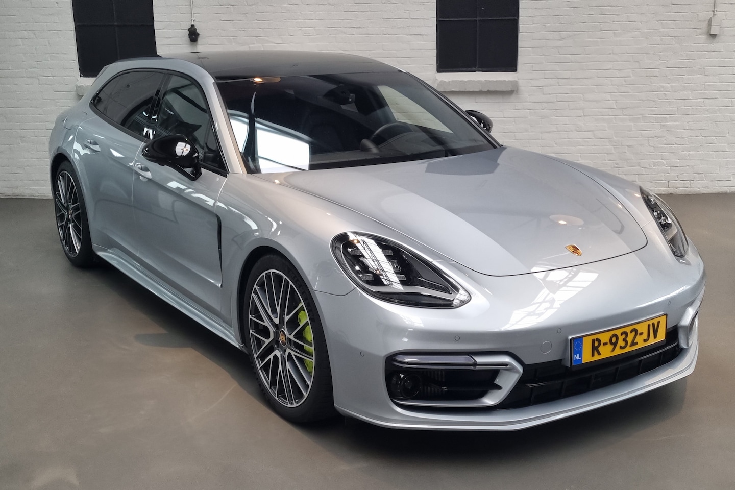 Porsche Panamera Sport Turismo - 2.9 4 E-Hybrid Platinum Edition MEESTURENDE ACHTERAS / HEAD-UP / PANO / VERWARMDE ACHTERBA - AutoWereld.nl