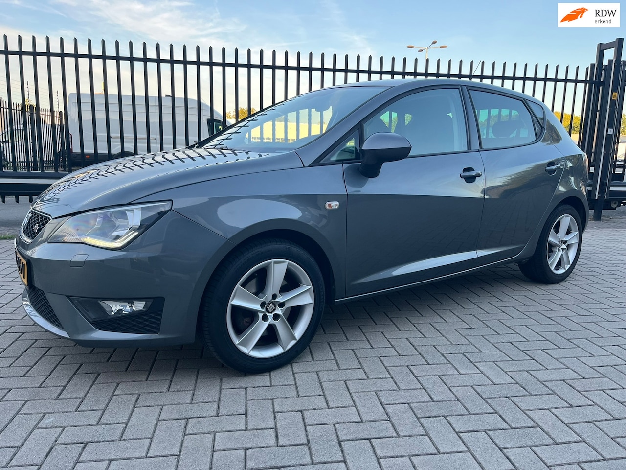 SEAT Ibiza - 1.0 TSI FR 116PK 6bak Xenon LED Sport - AutoWereld.nl