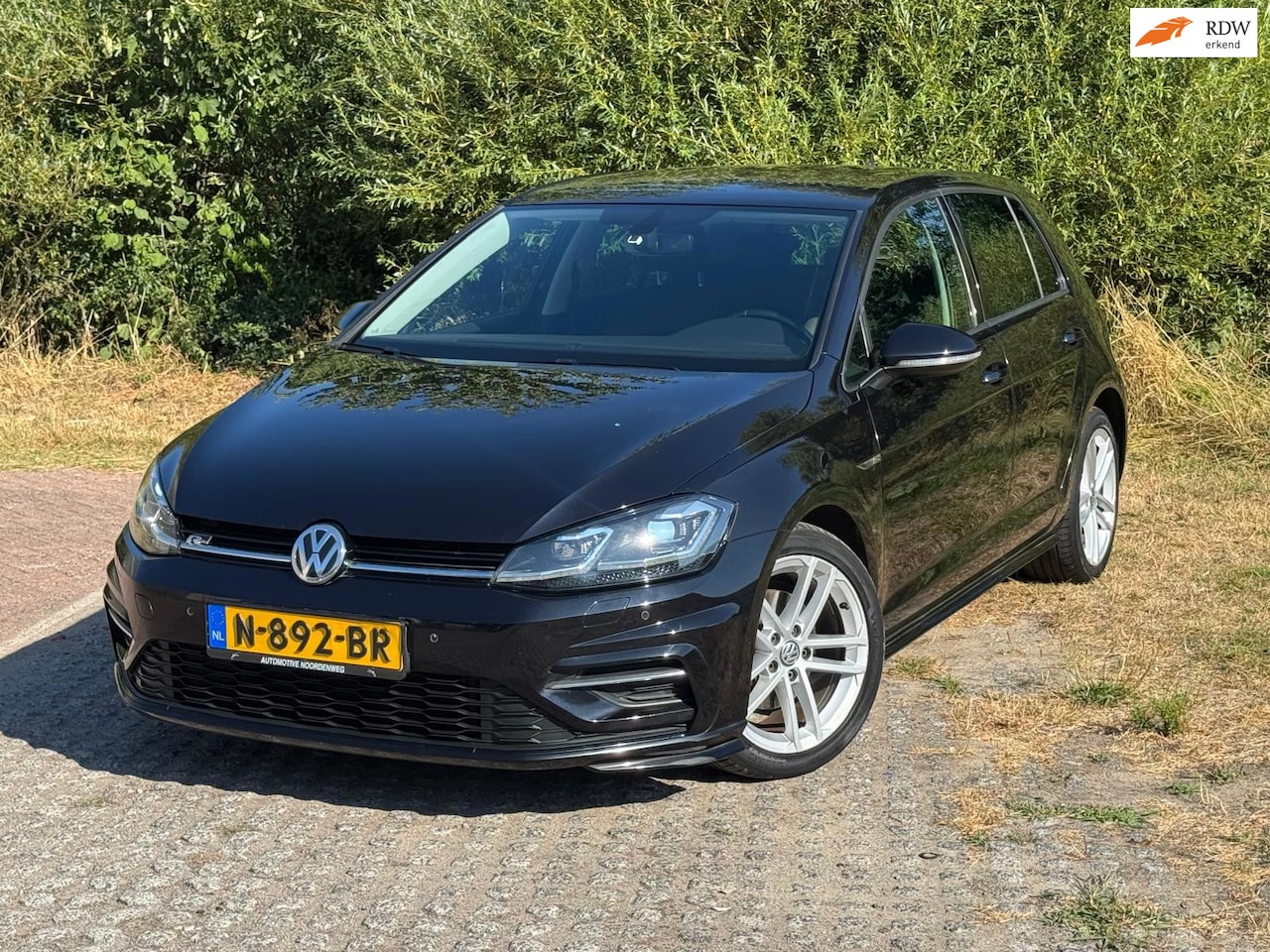 Volkswagen Golf - 1.5 TSI Highline Business R / AUTOMAAT/ LED / - AutoWereld.nl
