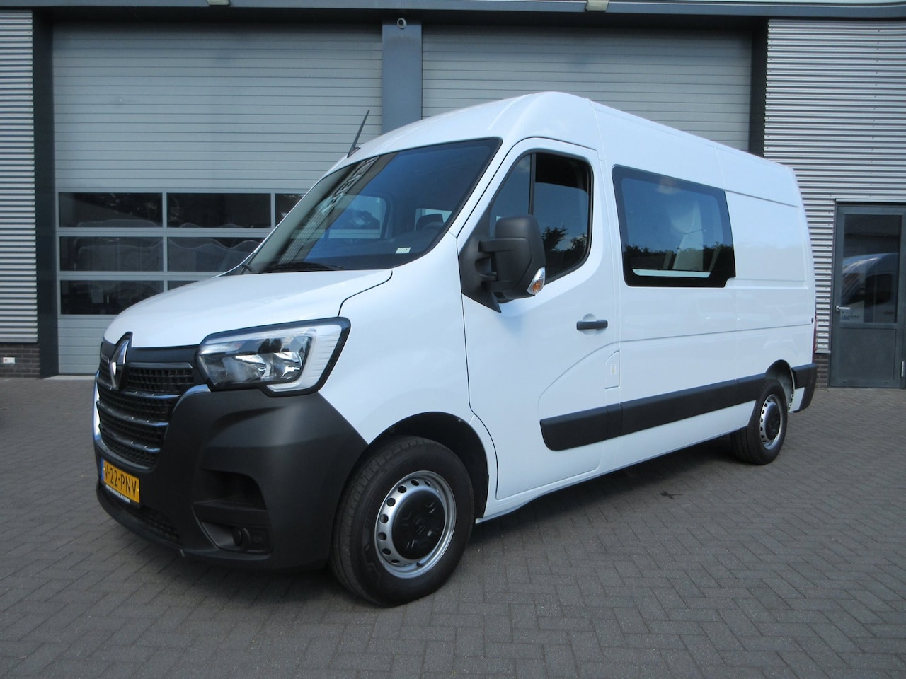 Renault Master - T35 2.3 dCi 150 L2H2 DC 7 persoons dubbel cabine - AutoWereld.nl