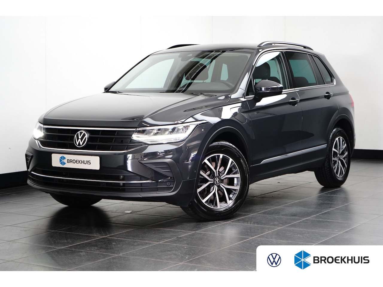 Volkswagen Tiguan - 1.4 TSI DSG-6 245PK Life Edition | NAVIGATIE | CAMERA | AUTO A. KLEP | STOEL + STUURVERW. - AutoWereld.nl
