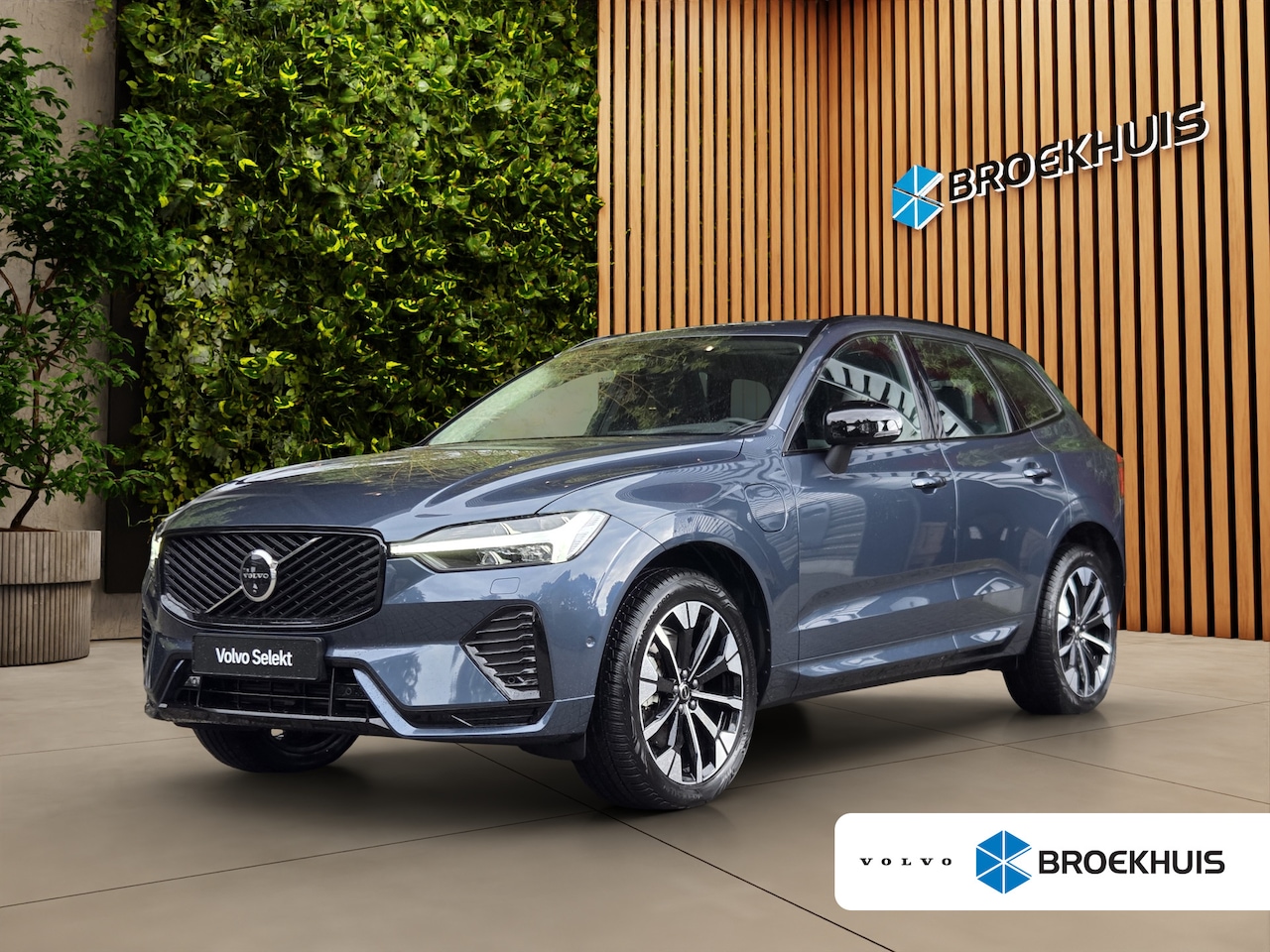 Volvo XC60 - 2.0 T6 Plug-in hybrid AWD Ultra Dark | Trekhaak | Facelift | 360cam | Stoel/stuurverwarmin - AutoWereld.nl