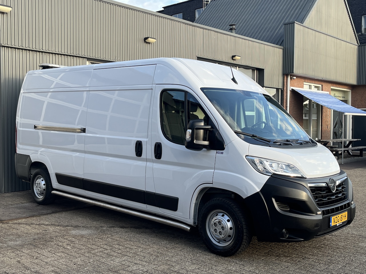 Opel Movano - 2.2D 140 L3H2 Kastinrichting Airco Cruise controle Trekhaak 2500kg trekgewicht Apple carpl - AutoWereld.nl