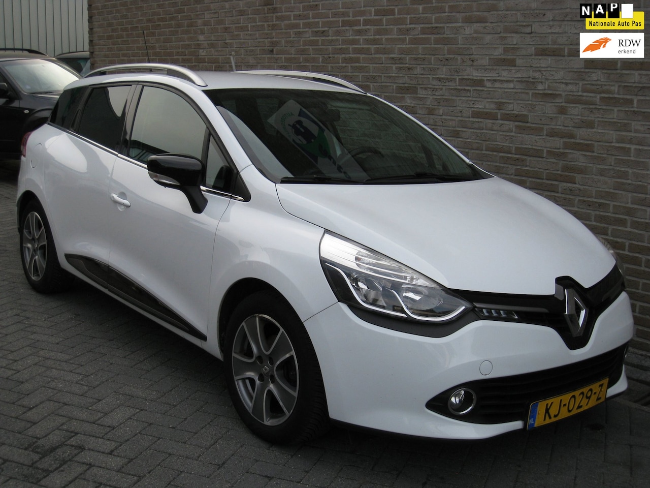 Renault Clio Estate - 0.9 TCe Night&Day - Cruise control - Navi - Parkeersensor achter - - AutoWereld.nl