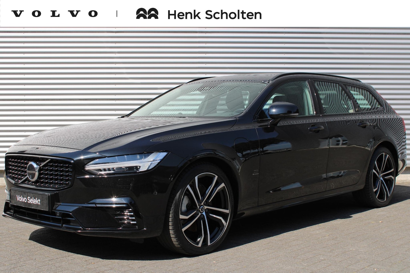 Volvo V90 - 2.0 T8 Plug-in hybrid AWD Ultra Dark Luchtvering | Bowers & Wilkins Audiosysteem | Lichtme - AutoWereld.nl