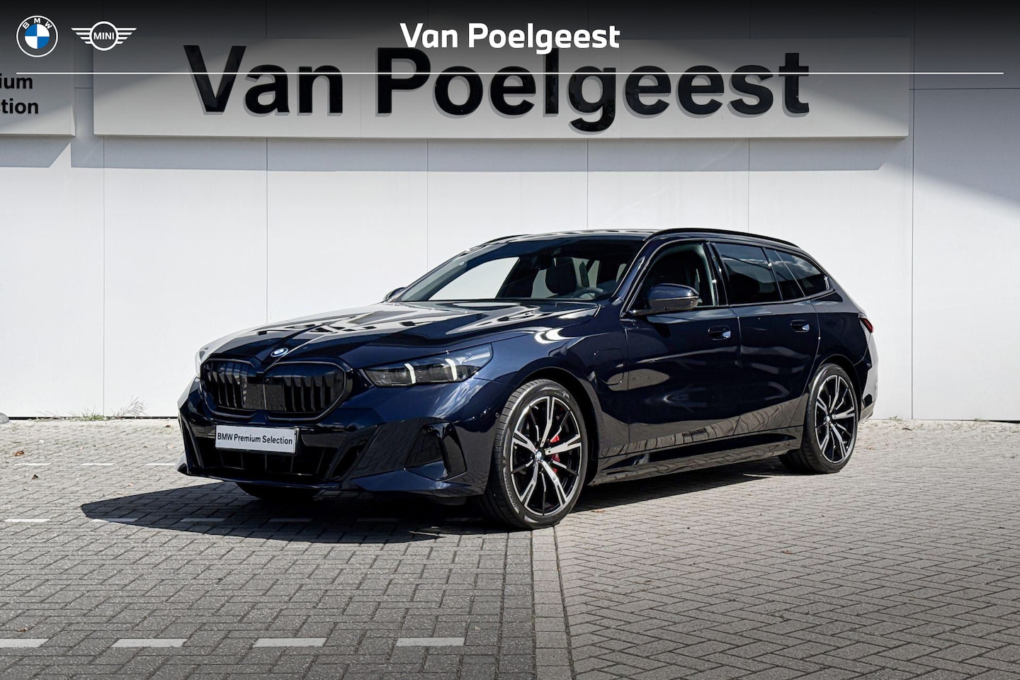 BMW 5-serie Touring - 550e xDrive | M Sport | CoPilot Pack | Trekhaak | Comfort Pack - AutoWereld.nl