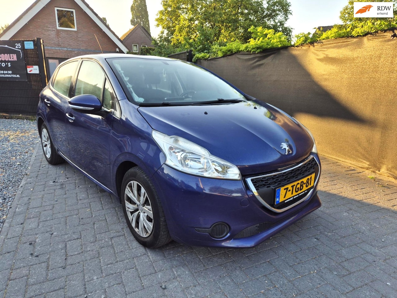 Peugeot 208 - 1.2 VTi Active 5 Deurs Airco Cruise Trekhaak - AutoWereld.nl