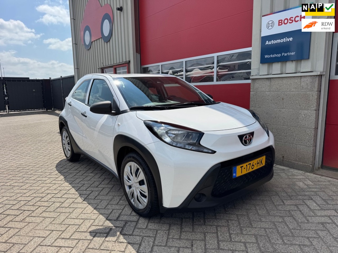 Toyota Aygo X - 1.0 VVT-i MT 1.0 VVT-i MT, Carplay, Bluetooth, Navigatie, Cruise control, 1e eigenaar, Boekjes aanwezig - AutoWereld.nl