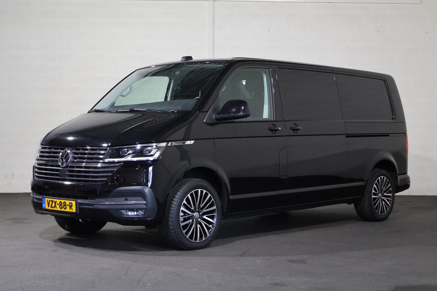 Volkswagen Transporter - 2.0 TDI L2 H1 Bulli Automaat 2x Schuifdeur - AutoWereld.nl