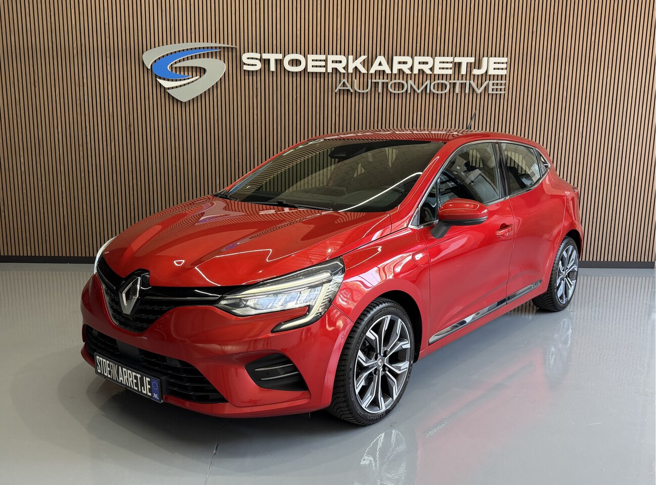 Renault Clio - 1.0 TCe 100pk Edition One | Groot Navi | Bose | 17" | Camera | Stoel & Stuur verwarming | - AutoWereld.nl