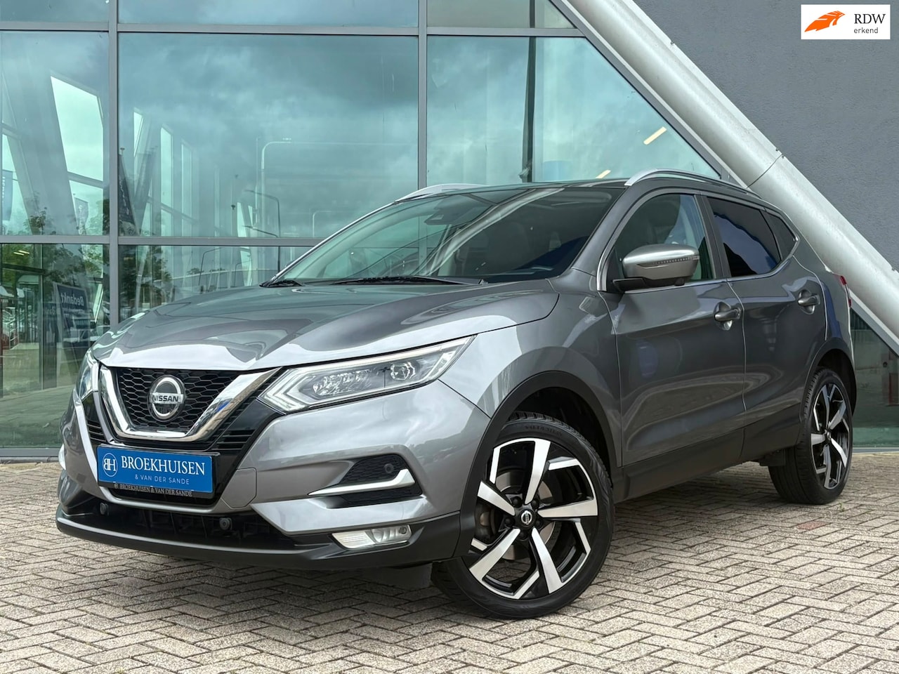 Nissan Qashqai - 1.3 DIG-T Premium Edition 158pk Automaat/ Panoramadak / 360 Camera - AutoWereld.nl