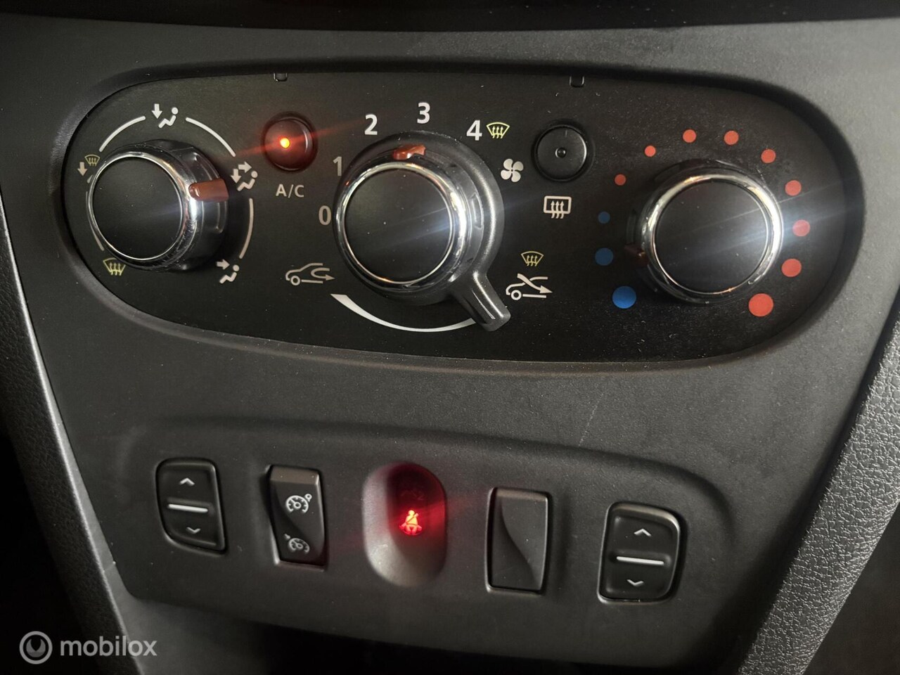 Dacia Logan MCV - 0.9 TCe 10th Anniversary APK - Airco - Cruise - NAP - CV+AB - Elec.Ramen - Dealer onderhou