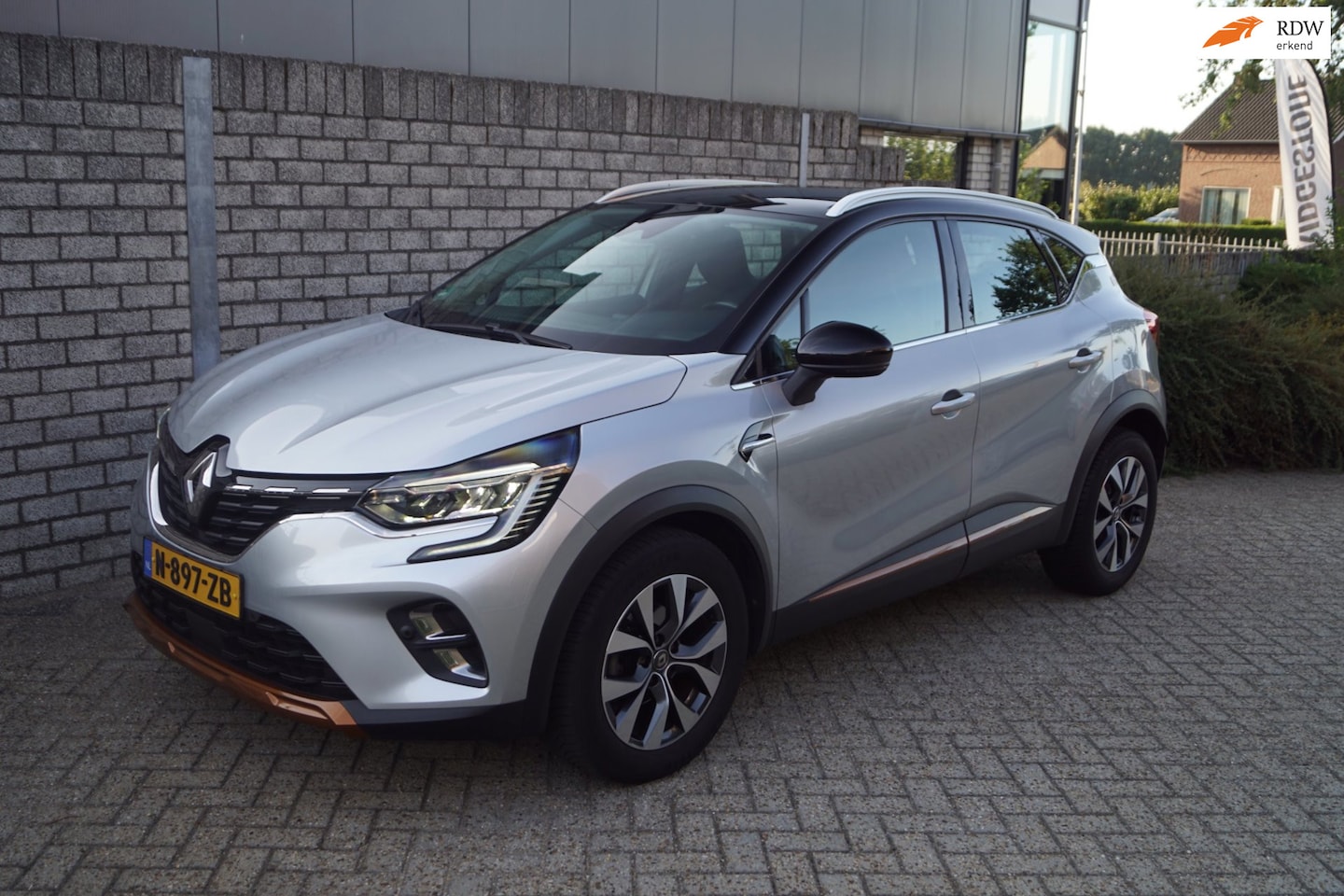 Renault Captur - 1.3 TCe 130 Intens Autom Navi Apple Carplay Camera Sportst Stoelverw Clima Cruise LED Kopl - AutoWereld.nl