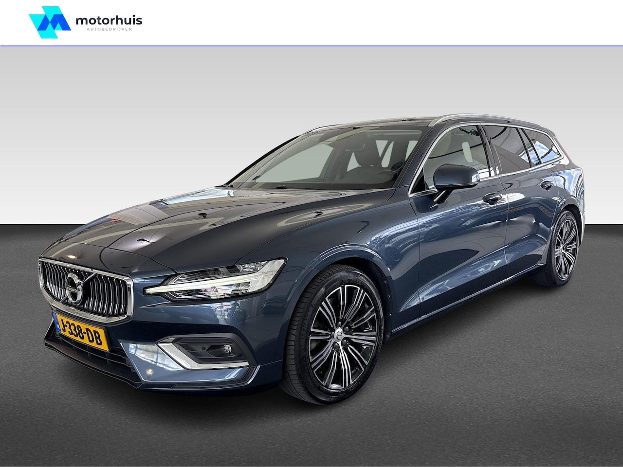 Volvo V60 - 2.0 T5 Inscription | 360 Camera | Stoel -en Stuurverwarming | Apple Carplay & Android Auto - AutoWereld.nl