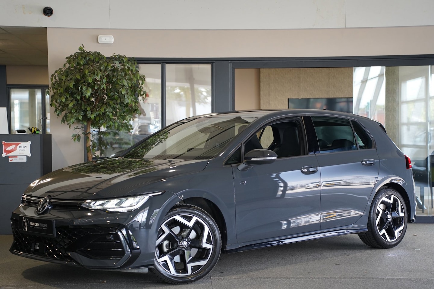 Volkswagen Golf - 8.5 1.5 TSI 150PK 2x R-line Facelift Led ACC Cam Carplay - AutoWereld.nl