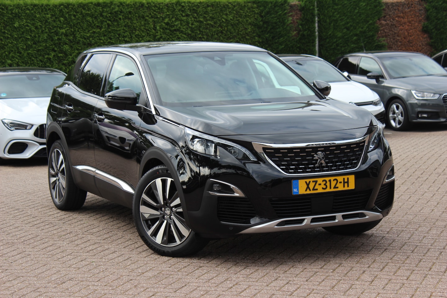 Peugeot 3008 - 1.2 PureTech Blue Lease Premium / 53.018 km / Trekhaak / Camera / Navigatie / Keyless / 19 - AutoWereld.nl