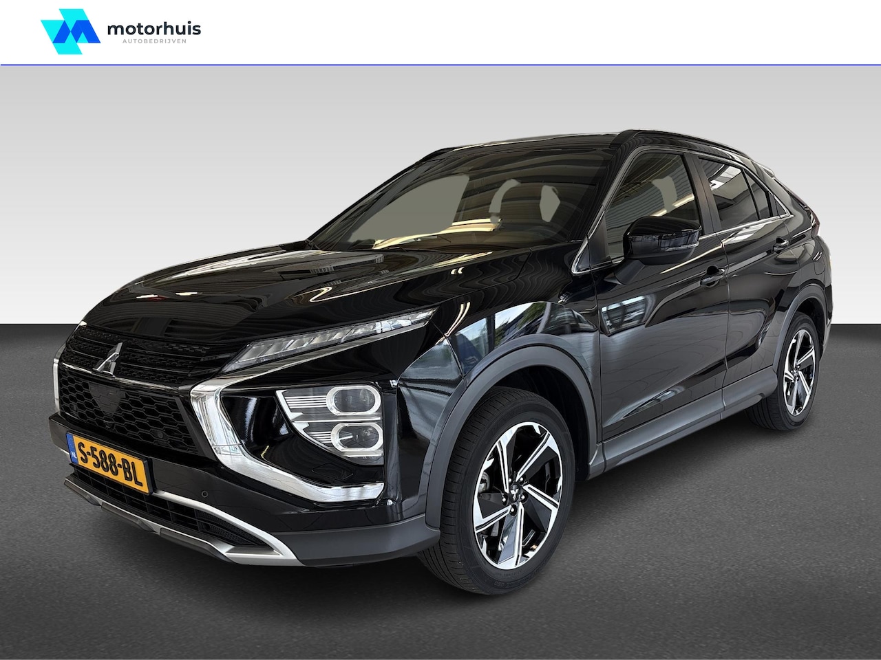 Mitsubishi Eclipse Cross - 2.4 PHEV Intense+ | Parkeersensoren V+A | Camera | Stoelverwarming | Navi | Apple Carlpay - AutoWereld.nl
